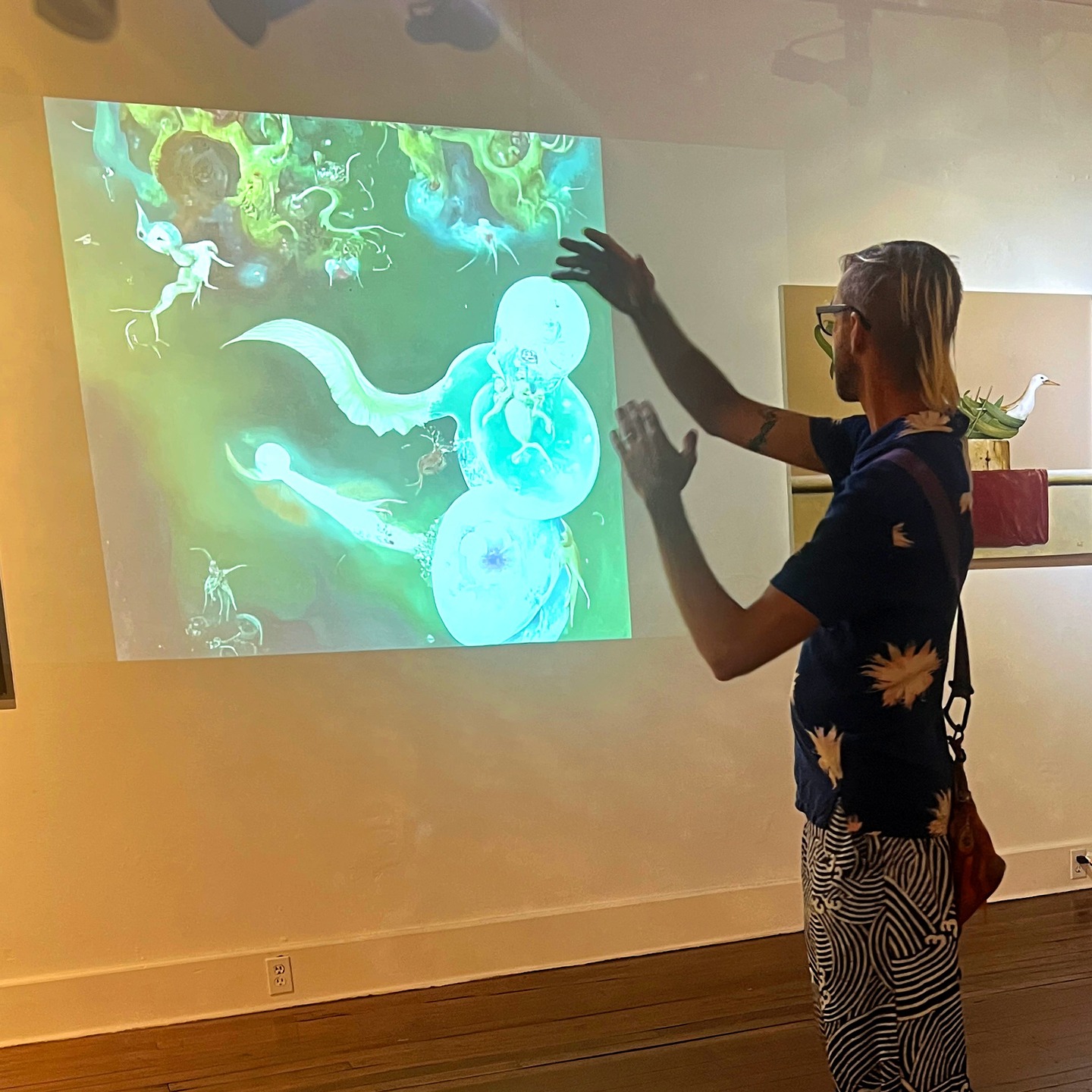 My interactive projection at the Garden of Earthly Delights show @condecontemporary for @artsdanunatchez . Activated here by @jacobreptile
#interactive #projection #realtime #touchdesigner #ai #digitalart